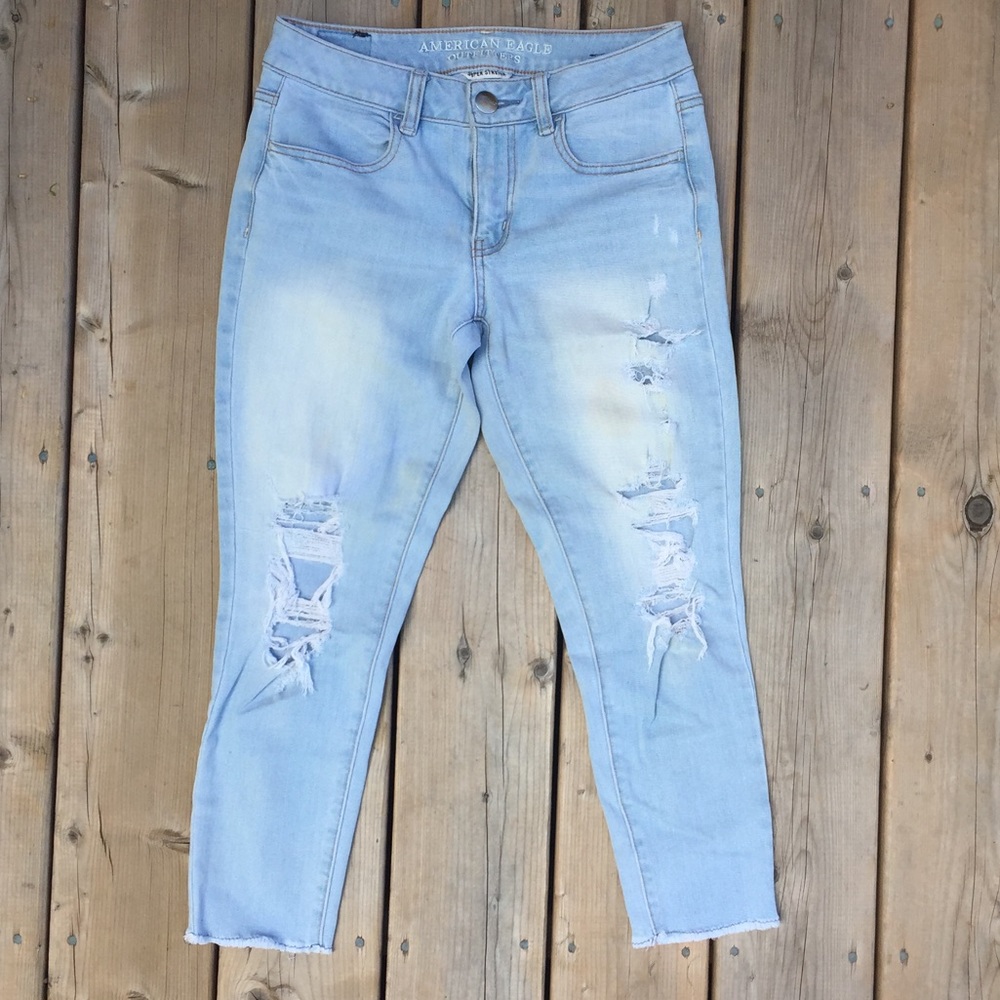 American Eagle Light Wash Cropped Jeans